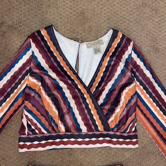 two piece set - Picture 2 of 5